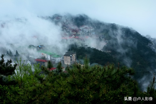 李白的诗句“日照香炉生紫烟”，只有身临其境才真知道诗的内涵