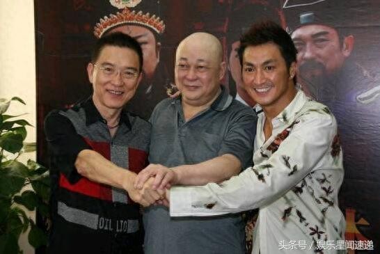 65岁包青天金超群近照,晚年发福脑瘤缠身,与妻恩爱至今无子