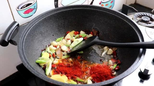 想吃鸡块面不用去饭店了,秘制方法告诉你在家做,方法超简单