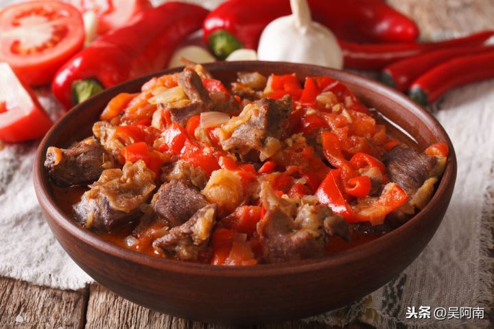 萝卜红烧羊肉的家常做法(超下饭的红烧羊肉炖萝卜做法)