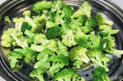​脂肪肝最怕三种食物(西兰花、西红柿和蜂蜜)