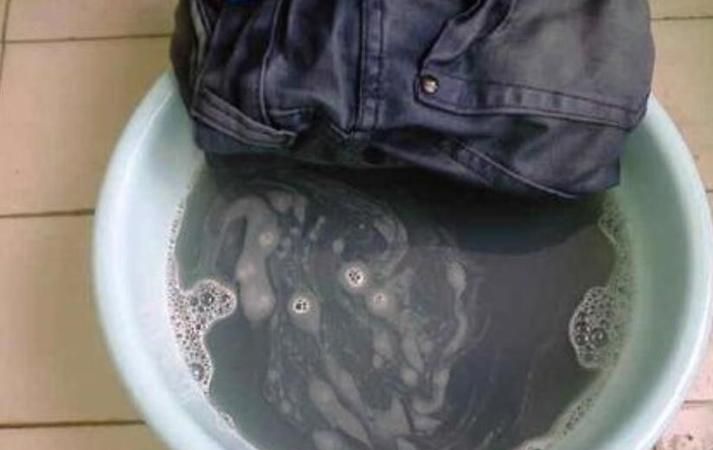 买的衣服染到怎么退货