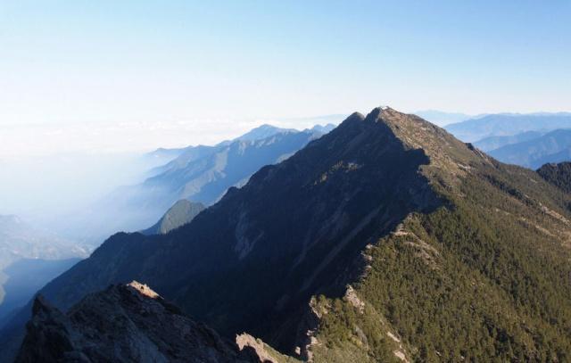 台湾玉山风景秀美,有“中国东部最高峰”之称,景区分为4大区