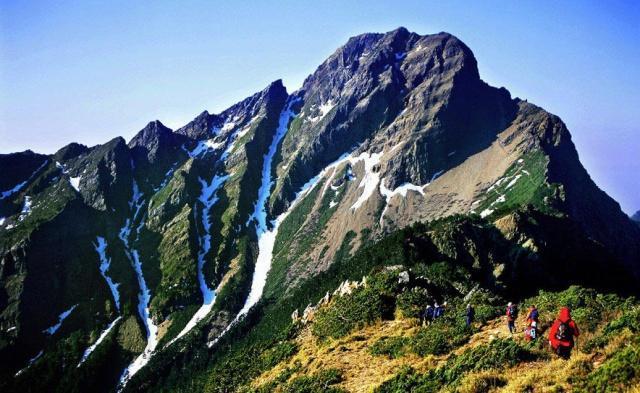 台湾玉山风景秀美,有“中国东部最高峰”之称,景区分为4大区