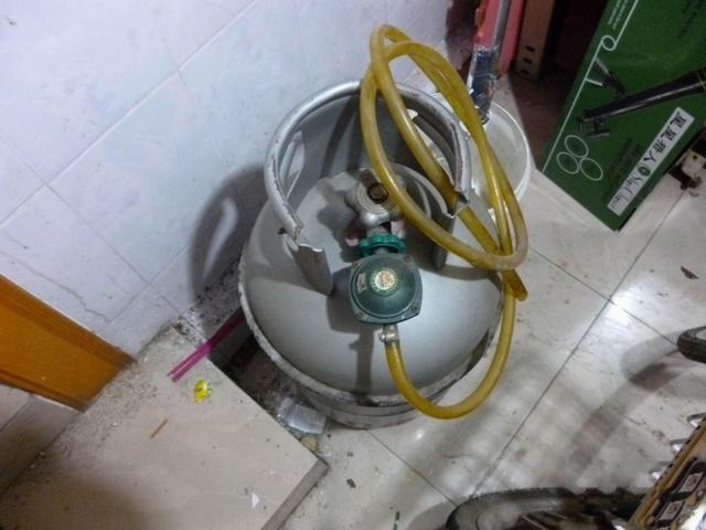 煤气灶用完先关灶，还是先关罐？原来这么讲究，后悔知道晚了！