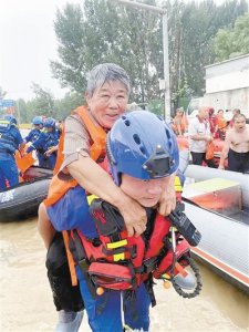 ​漯河救援队驰援河北灾区