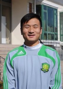 ​北京国安传奇名宿杨璞的职业生涯回顾：绿茵场上的忠诚与荣耀