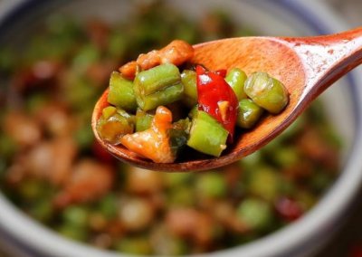 ​一个西红柿，一把豆角，简单一炒开胃解馋下饭，孩子每次都吃光盘