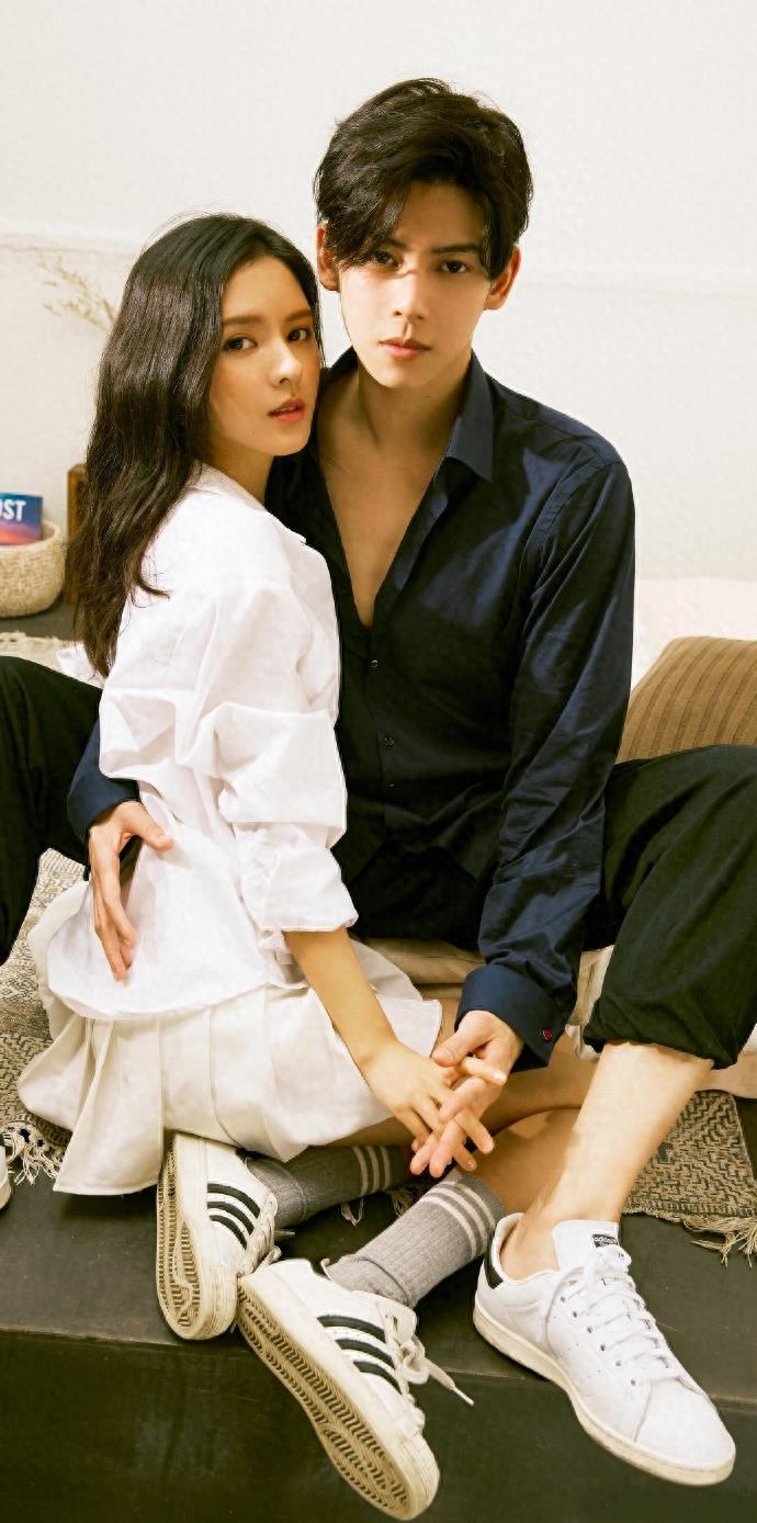 张予曦陈柏融一大波写真照片，两人太有夫妻相了，太般配了