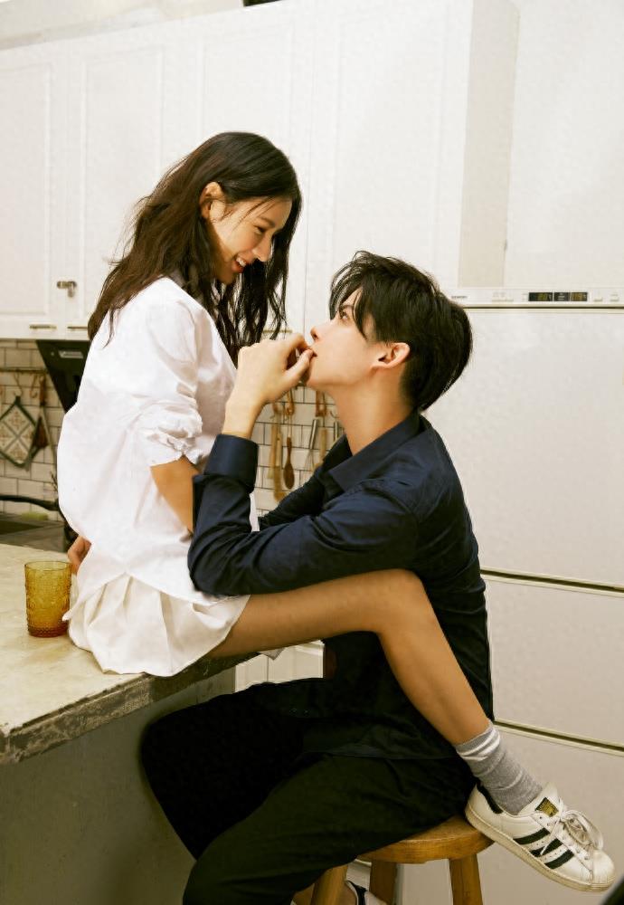 张予曦陈柏融一大波写真照片，两人太有夫妻相了，太般配了