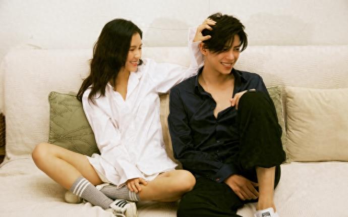 张予曦陈柏融一大波写真照片，两人太有夫妻相了，太般配了