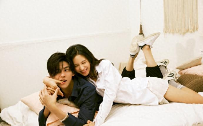 张予曦陈柏融一大波写真照片，两人太有夫妻相了，太般配了