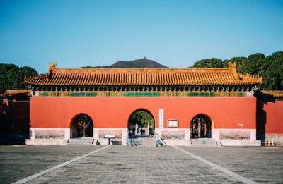 ​27米深的定陵地宫：考古时最先进去的不是人，一开门冒出一阵黑烟