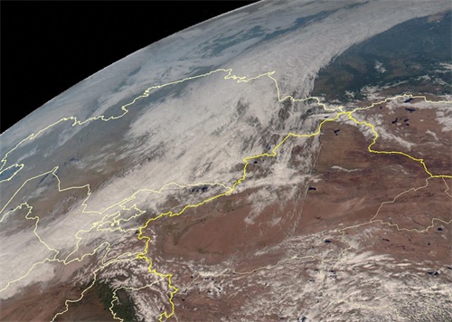 高清卫星云图看地球：巨大气旋盘踞东北，超强台风玉兔肆虐海上