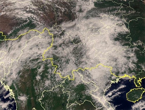 高清卫星云图看地球：巨大气旋盘踞东北，超强台风玉兔肆虐海上