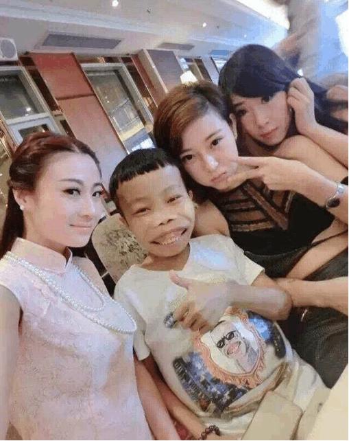 最丑富二代蛇精男西红士（最丑富二代蛇精男西红士）(9)